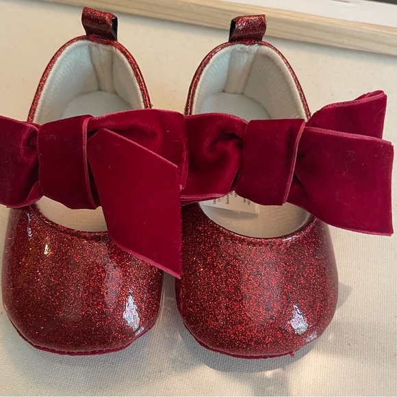 Glittery Red Bow baby Shoes 0-6 months - Picture 1 of 2